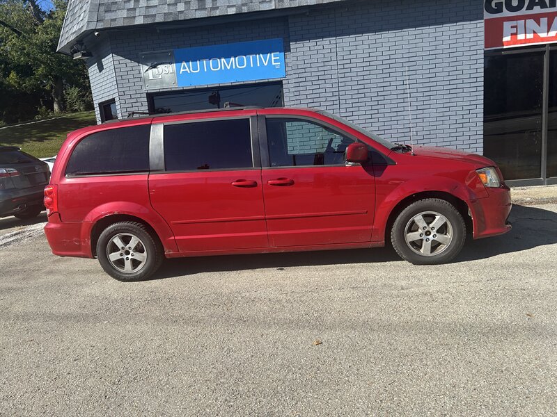 Used 2012 Dodge Grand Caravan SXT FWD image 2