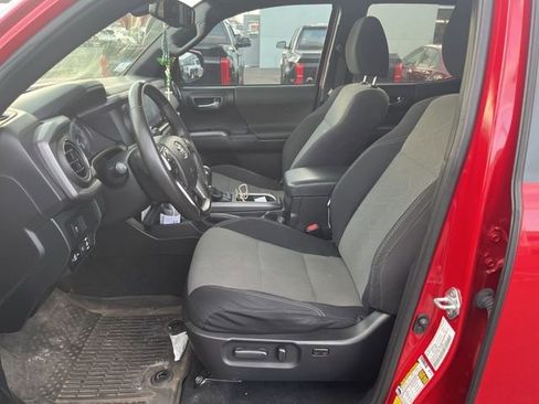 Used 2021 Toyota Tacoma TRD Sport w/ Technology Package image 3