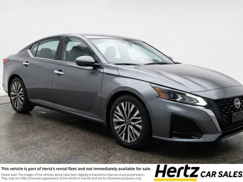 Used 2025 Nissan Altima 2.5 SV image 1