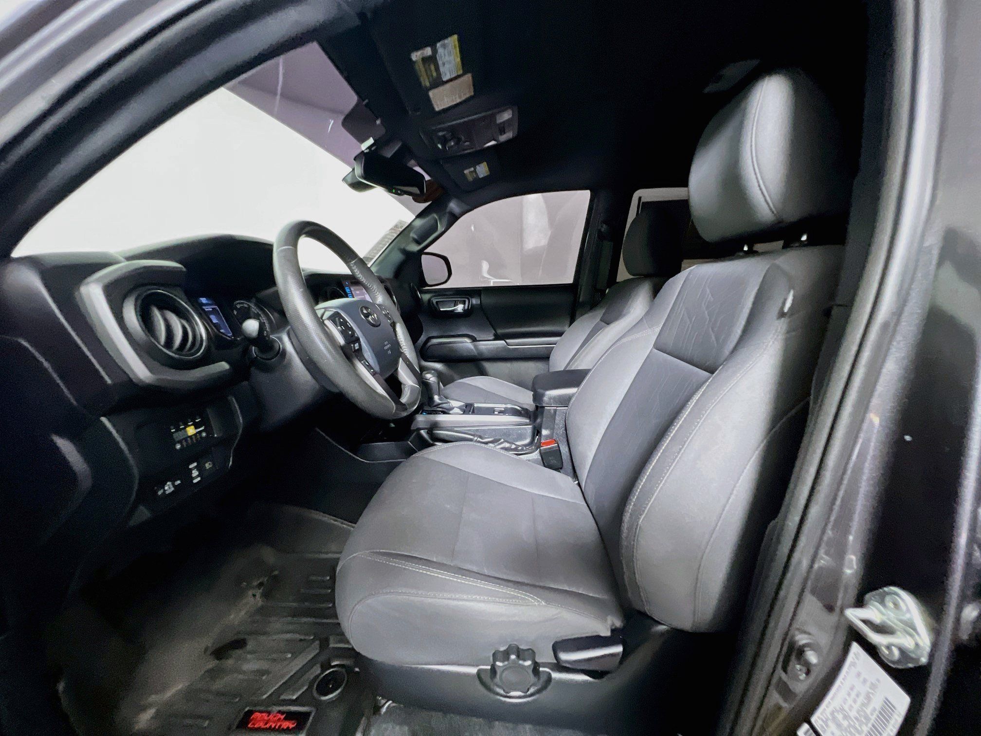 Used 2019 Toyota Tacoma TRD Off-Road AWD/4WD image 14