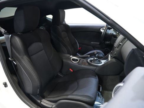 Used 2016 Nissan 370Z Touring RWD image 27