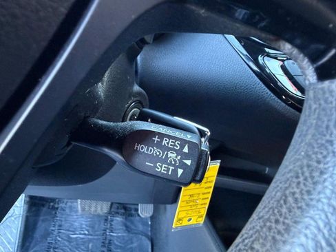 Used 2019 Toyota C-HR LE FWD image 24