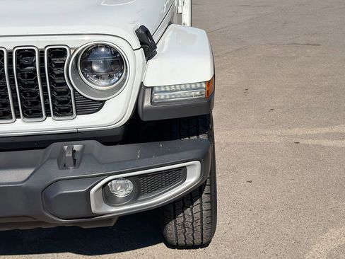 Used 2024 Jeep Wrangler Sahara image 11