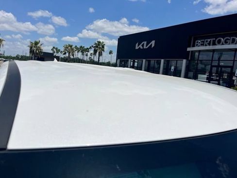 Used 2026 Kia Carnival FWD image 9