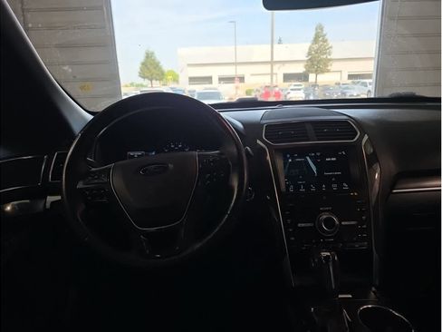 Used 2019 Ford Explorer Limited w/ Class III Trailer Tow Package image 17