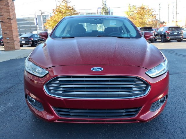 Used 2016 Ford Fusion SE FWD image 2