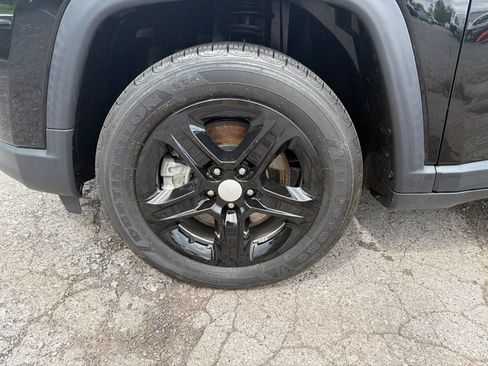Used 2023 Jeep Compass Latitude w/ Convenience Group AWD/4WD image 40