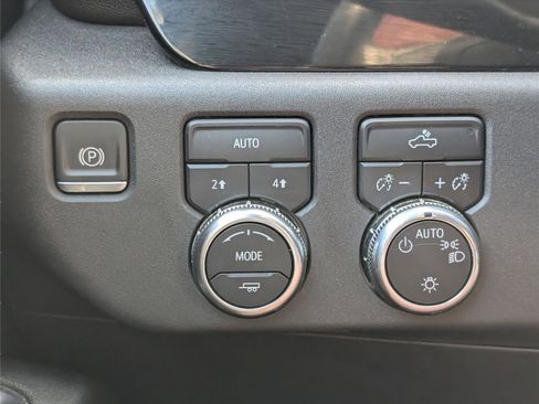 Used 2024 GMC Sierra 1500 SLE AWD/4WD image 24