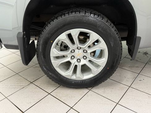 Certified 2023 Chevrolet Silverado 1500 LTZ w/ Technology Package AWD/4WD image 15