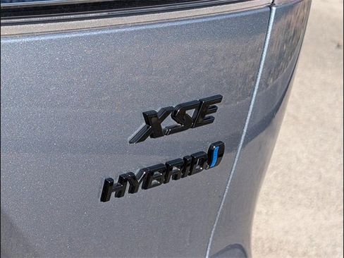 Used 2024 Toyota Corolla Cross XSE w/ Convenience Package image 18