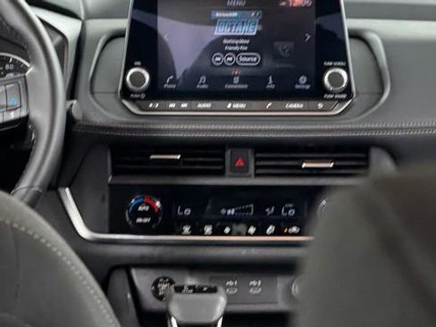 Certified 2025 Nissan Rogue SV AWD/4WD image 17