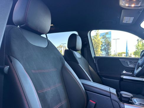 Certified 2022 Mercedes-Benz GLB 250 4MATIC image 18