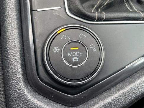 Used 2023 Volkswagen Tiguan SE image 21