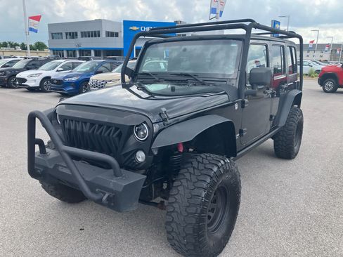 Used 2015 Jeep Wrangler Unlimited Sport w/ Connectivity Group AWD/4WD image 3