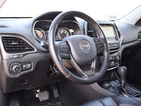 Used 2020 Jeep Cherokee Trailhawk w/ Cold Weather Group AWD/4WD image 9