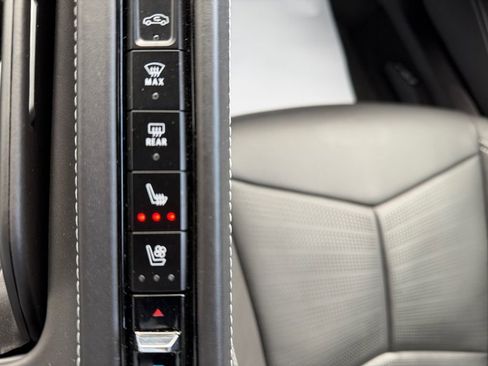 Used 2021 Chevrolet Corvette Stingray Premium Cpe w/ Z51 Performance Package image 19