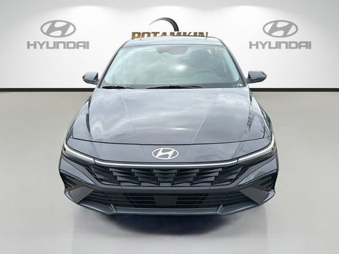 Certified 2026 Hyundai Elantra Limited FWD image 2