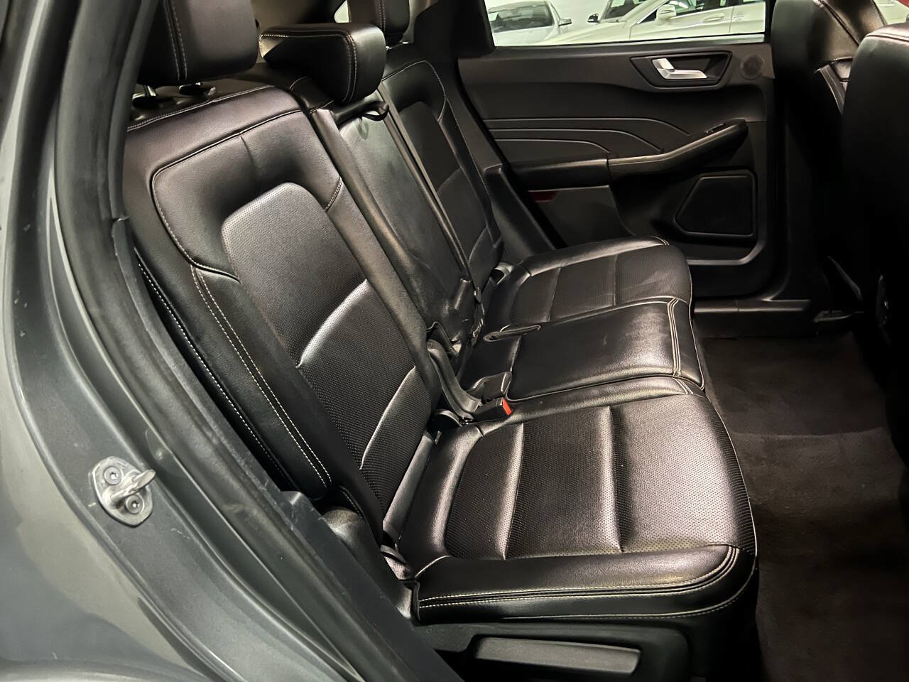 Used 2022 Ford Escape SEL w/ Technology Package FWD image 21