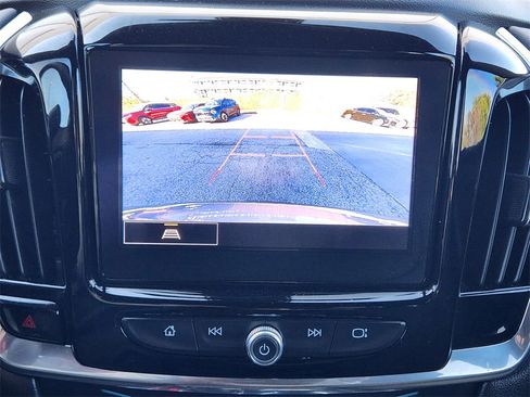 Used 2023 Chevrolet Traverse LT image 18