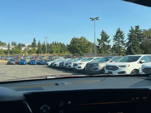 Used 2024 Chevrolet Trax LT w/ Driver Confidence Package image 18