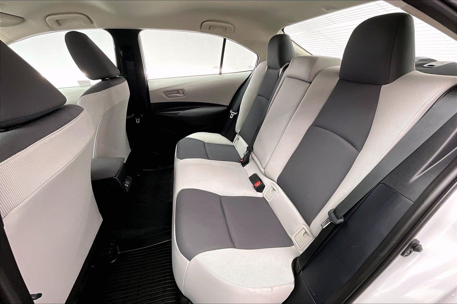 Used 2024 Toyota Corolla LE FWD image 18