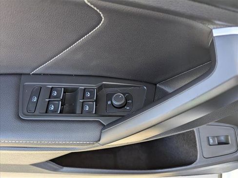 Used 2024 Volkswagen Tiguan SE image 10