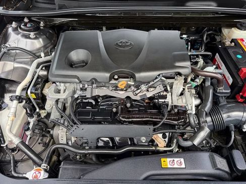 Used 2018 Toyota Camry XLE FWD image 18