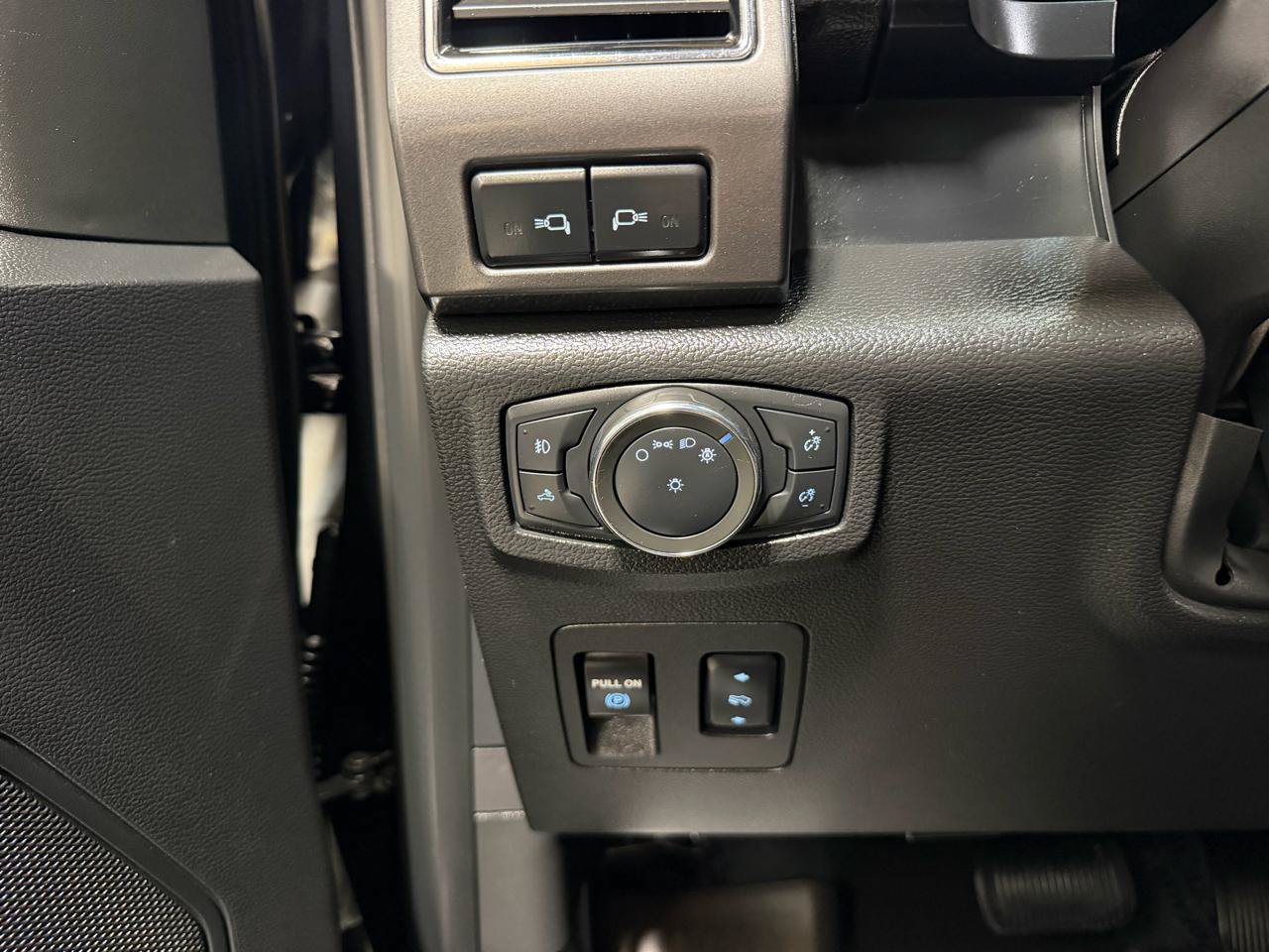 Used 2018 Ford F150 XLT w/ Equipment Group 302A Luxury AWD/4WD image 14