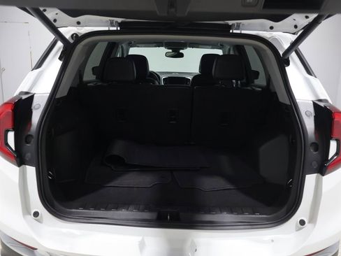 Used 2024 GMC Terrain SLT AWD/4WD image 4