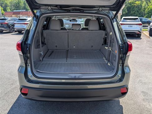 Used 2019 Toyota Highlander XLE AWD/4WD image 14