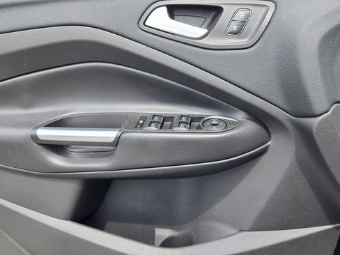 Used 2017 Ford Escape SE w/ Equipment Group 201A FWD image 19