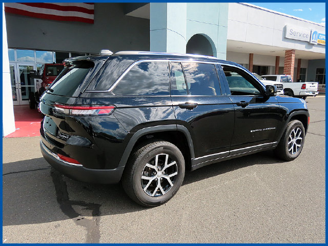 Used 2023 Jeep Grand Cherokee Limited AWD/4WD image 7