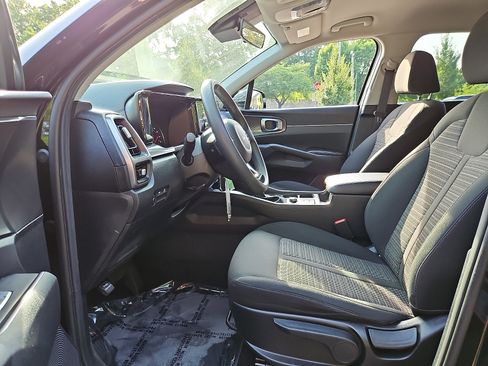 Used 2023 Kia Sorento LX FWD image 13