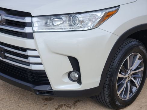 Used 2019 Toyota Highlander XLE image 9