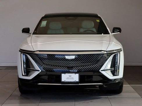 Used 2024 Cadillac Lyriq Luxury w/ LPO, Floor Liner Package AWD/4WD image 11