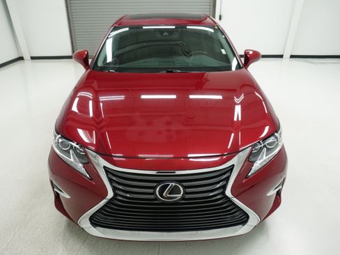 Used 2017 Lexus ES 350 w/ Luxury Package FWD image 2