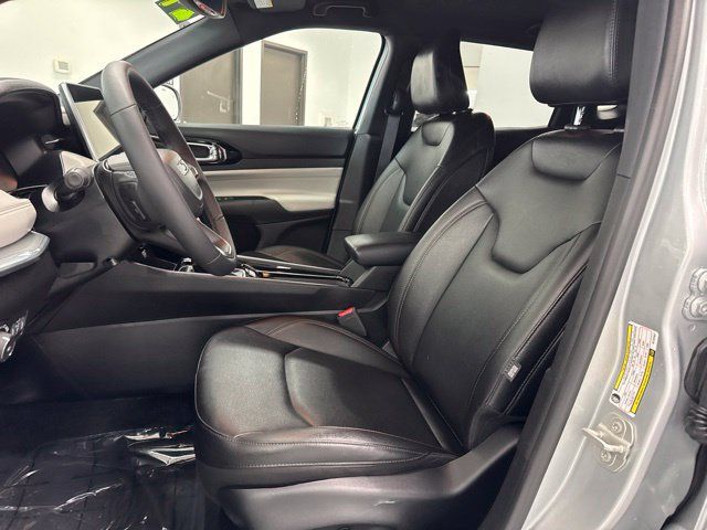 Used 2024 Jeep Compass Limited AWD/4WD image 16