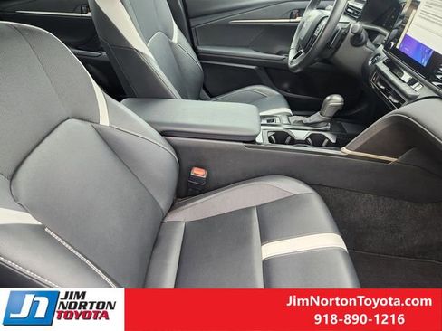 Used 2025 Toyota Camry SE FWD image 14