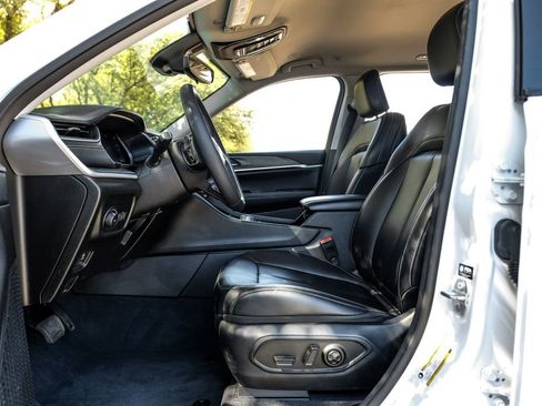 Used 2023 Jeep Grand Cherokee Limited image 41