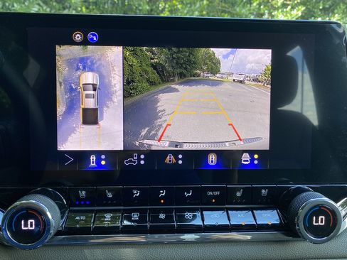 Used 2026 Chevrolet Colorado ZR2 w/ Technology Package AWD/4WD image 26