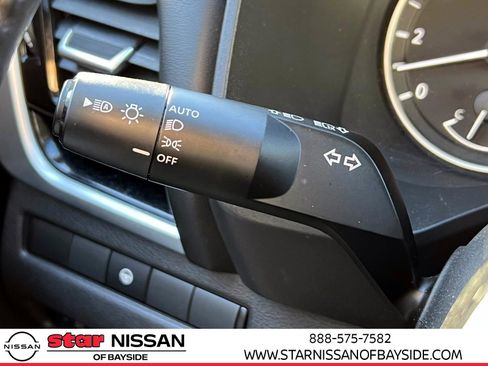 Used 2023 Nissan Rogue SL w/ SL Premium Package image 25