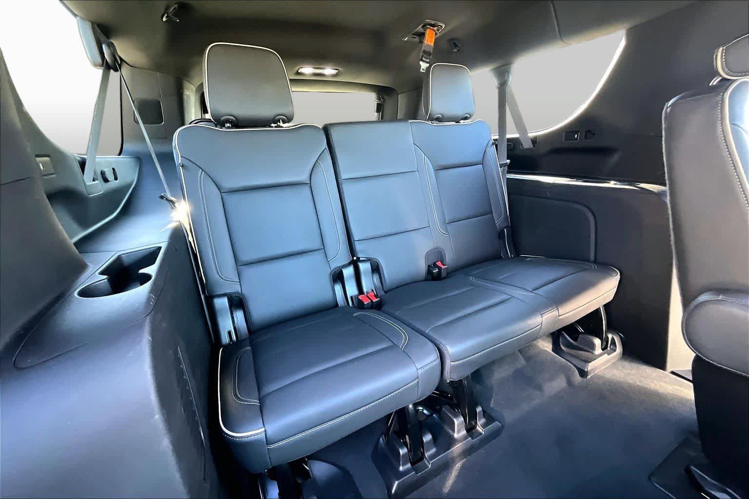 Used 2023 Chevrolet Suburban Premier RWD image 23