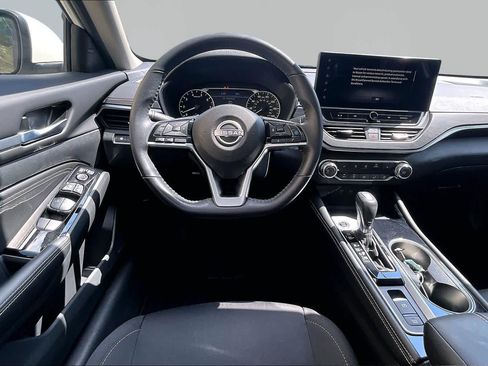 Used 2023 Nissan Altima 2.5 SV w/ SV Premium Package AWD/4WD image 6