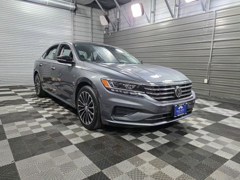 Used 2022 Volkswagen Passat 2.0T image 4