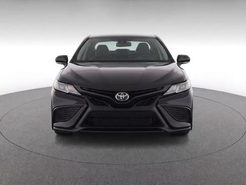 Used 2023 Toyota Camry SE FWD image 5