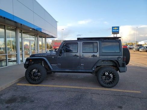 Used 2014 Jeep Wrangler Unlimited Rubicon w/ Connectivity Group AWD/4WD image 8