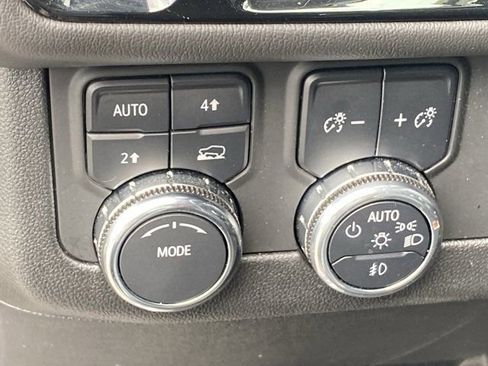 Used 2025 GMC Yukon Denali AWD/4WD image 24