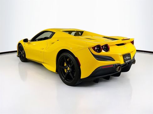 Certified 2021 Ferrari F8 Tributo image 5