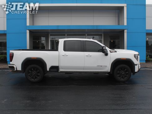 Certified 2025 GMC Sierra 2500 AT4 w/ AT4 Premium Plus Package AWD/4WD image 3