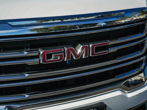 Used 2020 GMC Acadia SLE w/ Driver Convenience Package AWD/4WD image 9